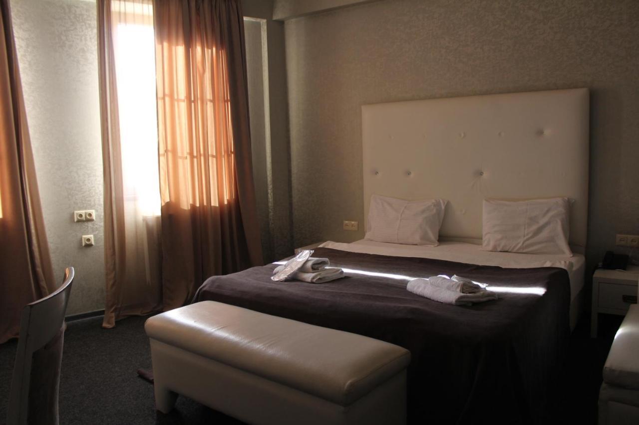 Hotel Plaza Tiflis Dış mekan fotoğraf